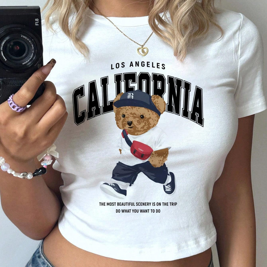 Damer Crop-T-shirt med lekfullt björnmotiv och moderiktig text Mirla-Eva Jonsson