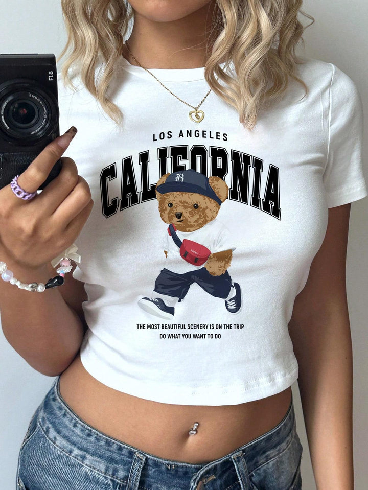 Damer Crop-T-shirt med lekfullt björnmotiv och moderiktig text Mirla-Eva Jonsson