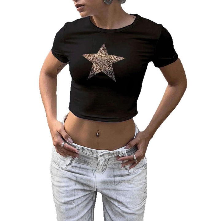 Damer Crop-T-shirt med stiligt leopardstjärn-design Mirla-Eva Jonsson