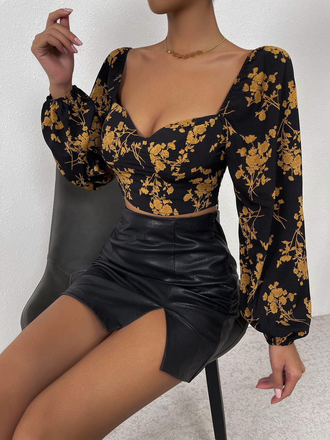 Damer Crop Top med blommönster och eleganta puffärmar Mirla-Eva Jonsson