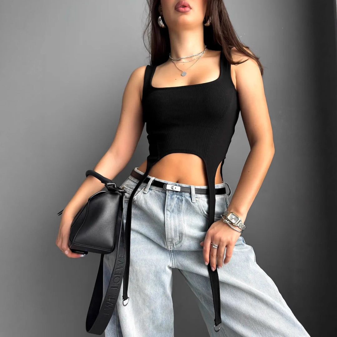 Damer Crop-Top med innovativ design och unika knyt-detaljer Mirla-Eva Jonsson