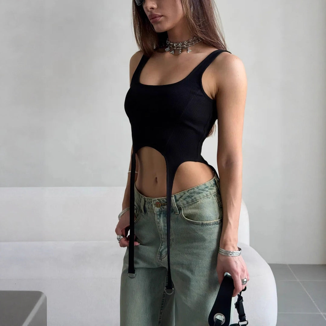 Damer Crop-Top med innovativ design och unika knyt-detaljer Mirla-Eva Jonsson