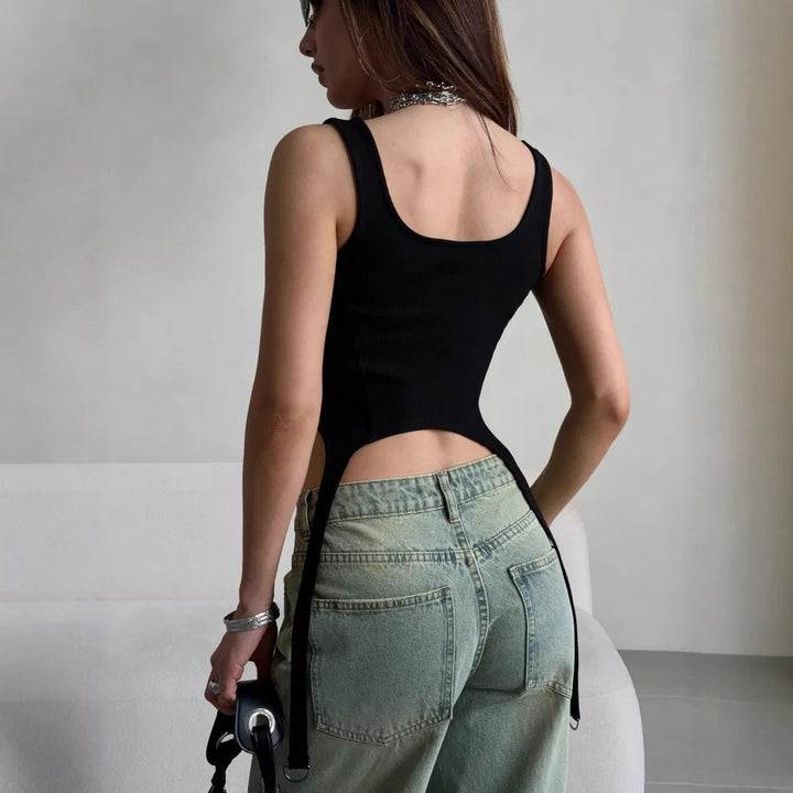 Damer Crop-Top med innovativ design och unika knyt-detaljer Mirla-Eva Jonsson