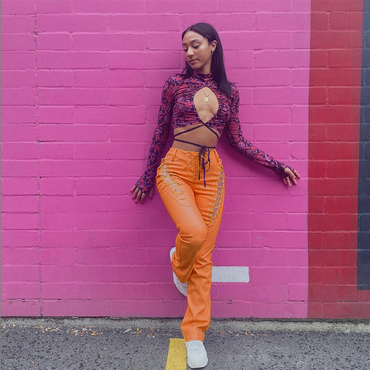 Damer Crop-Top med innovativt Cut-Out-design och långa ärmar Mirla-Eva Jonsson