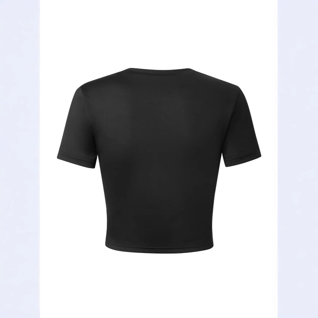 Damer Crop-Top med iögonfallande text Mirla-Eva Jonsson