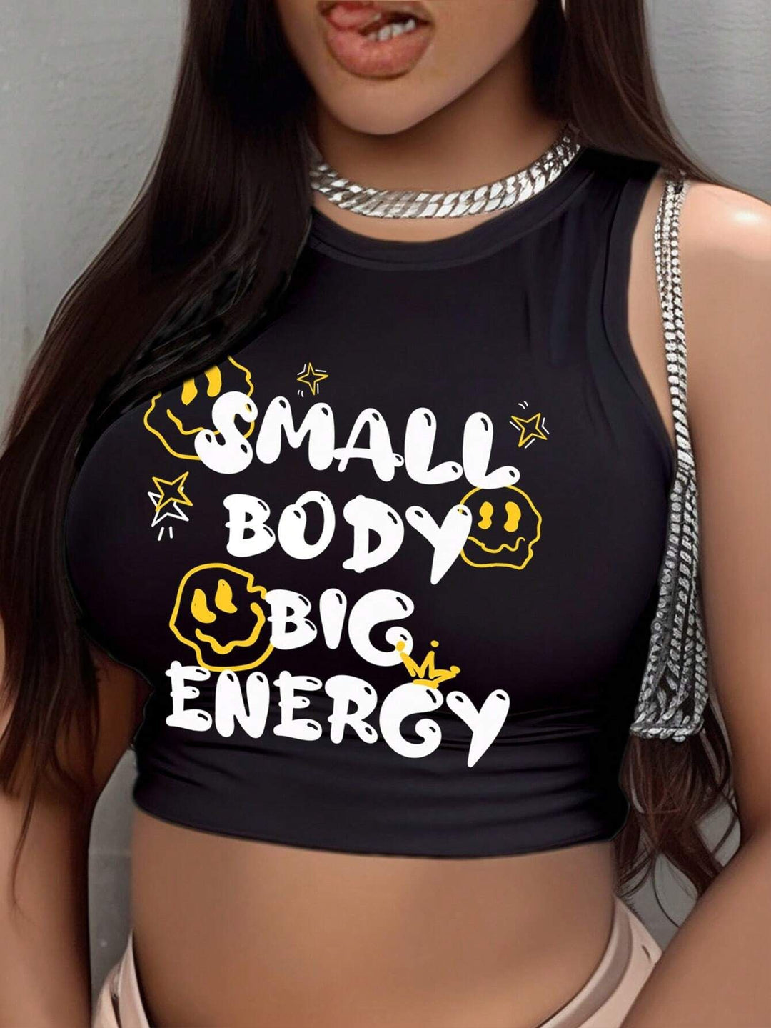 Damer Crop-Top med modern grafisk tryck och trendy spänne Mirla-Eva Jonsson