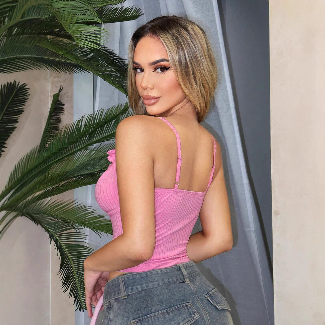 Damer Crop-top med lekfull ruffleinsats och djup u-ringning Mirla-Eva Jonsson