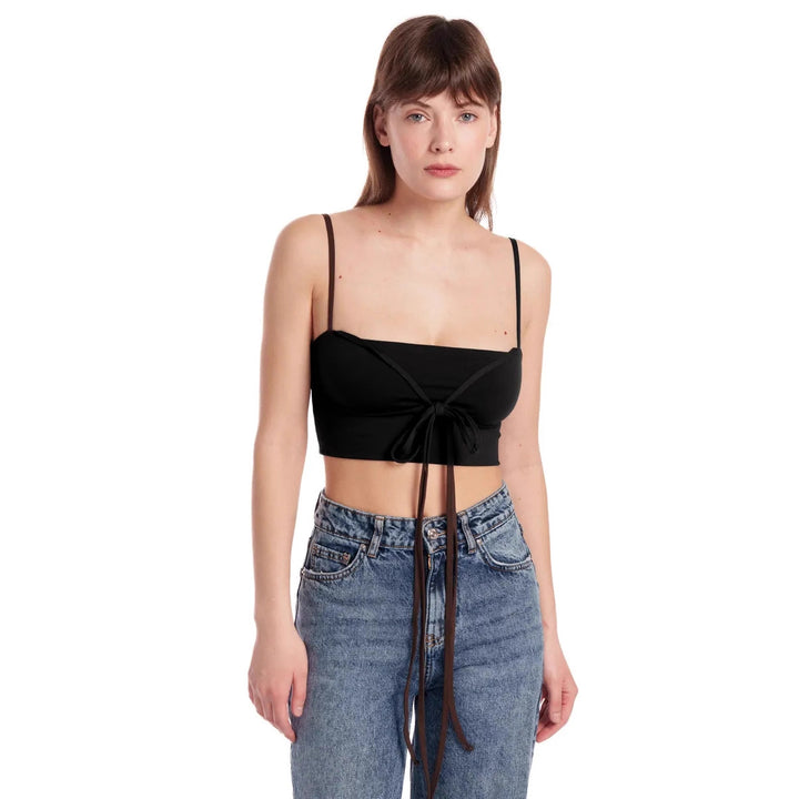Damer Crop-top med smala axelband och innovativ klippning Mirla-Eva Jonsson