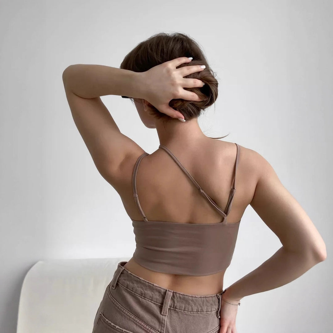 Damer Crop-top med smala axelband och innovativ klippning Mirla-Eva Jonsson