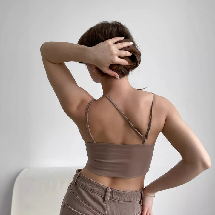 Damer Crop-top med smala axelband och innovativ klippning Mirla-Eva Jonsson