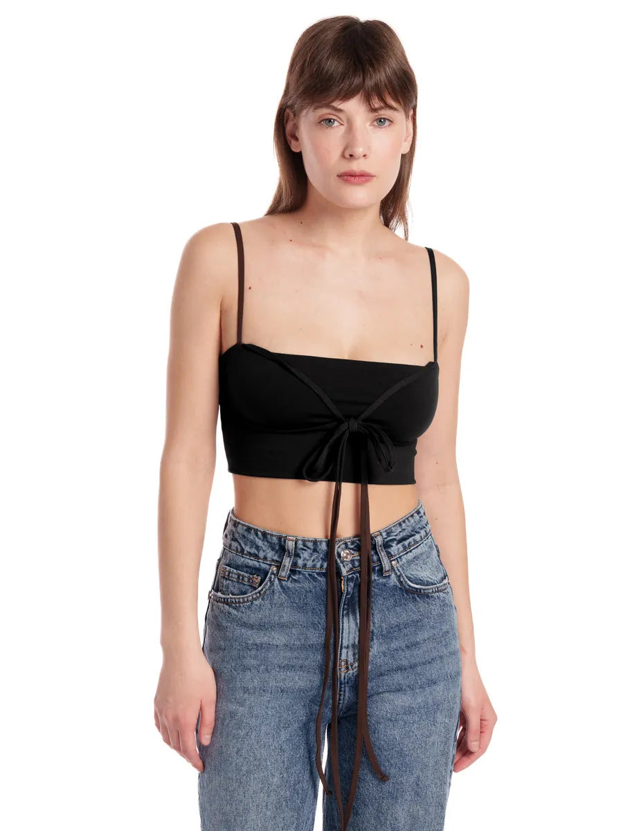 Damer Crop-top med smala axelband och innovativ klippning Mirla-Eva Jonsson