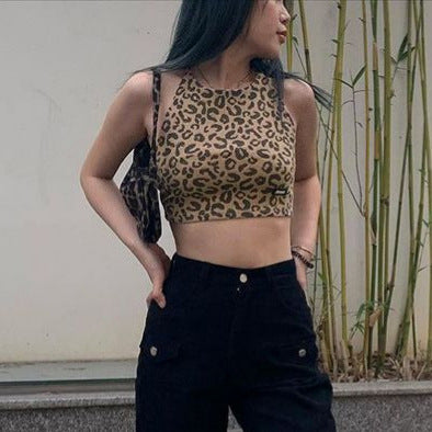 Damer Crop-top med trendigt leopardmönster och smala band Mirla-Eva Jonsson