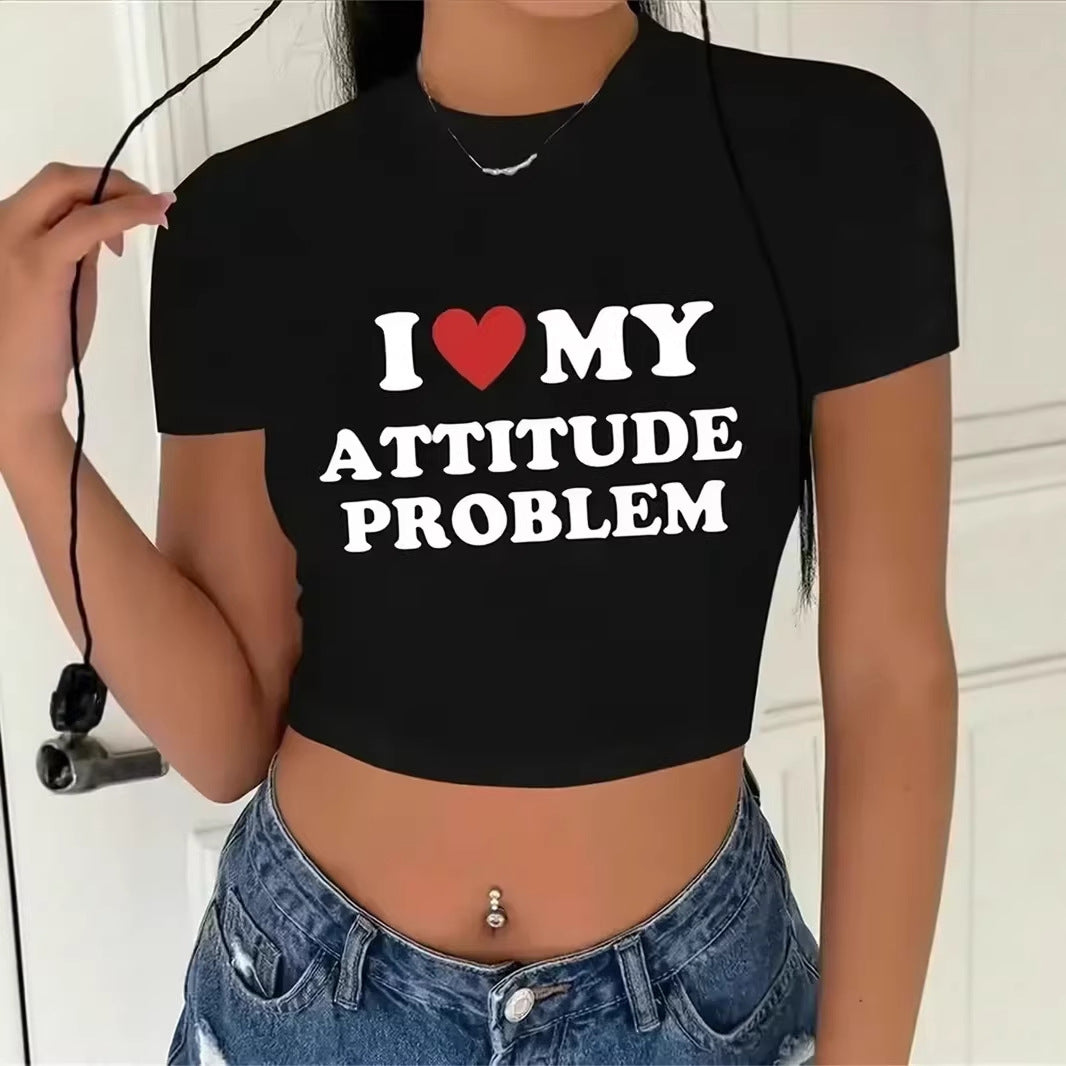 Damer Croppad T-shirt med kreativ text och figurvänlig design Mirla-Eva Jonsson
