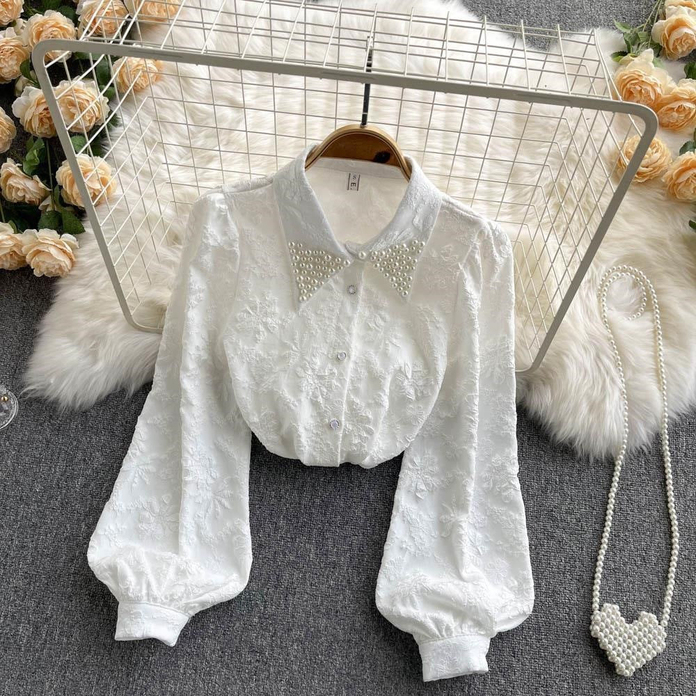 Damer Cropped Blus med stor krage och pärlprydda detaljer Mirla-Eva Jonsson
