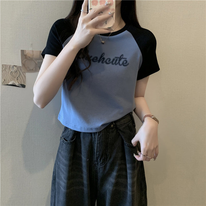 Damer Cropped Graphic T-shirt med Lekfull Text Mirla-Eva Jonsson