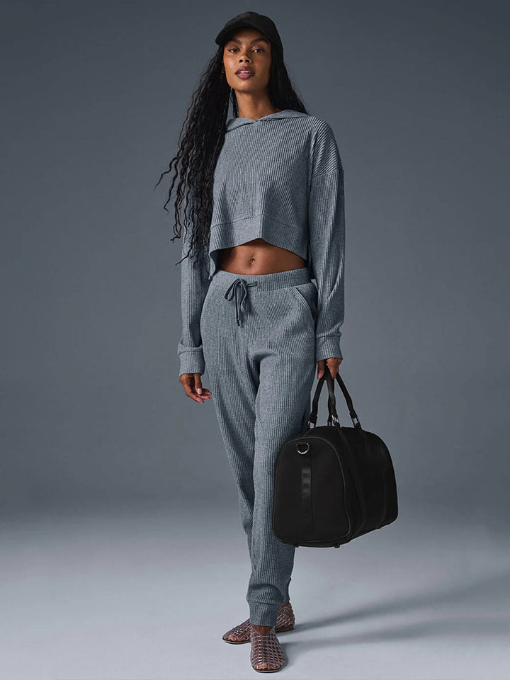 Damer Cropped Hoodie och avslappnad Joggingbyxor Set Mirla-Eva Jonsson