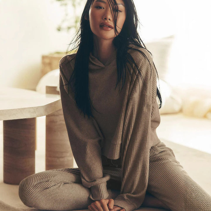 Damer Cropped Hoodie och avslappnad Joggingbyxor Set Mirla-Eva Jonsson