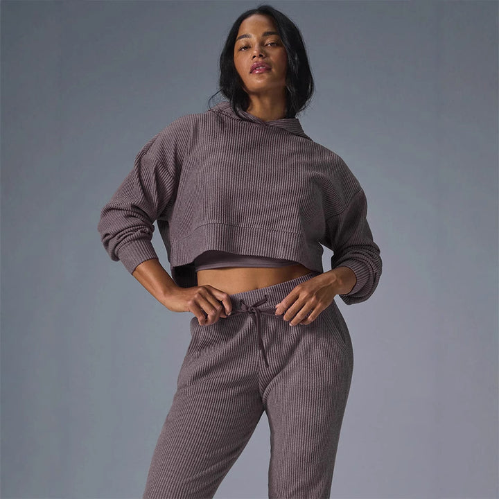 Damer Cropped Hoodie och avslappnad Joggingbyxor Set Mirla-Eva Jonsson