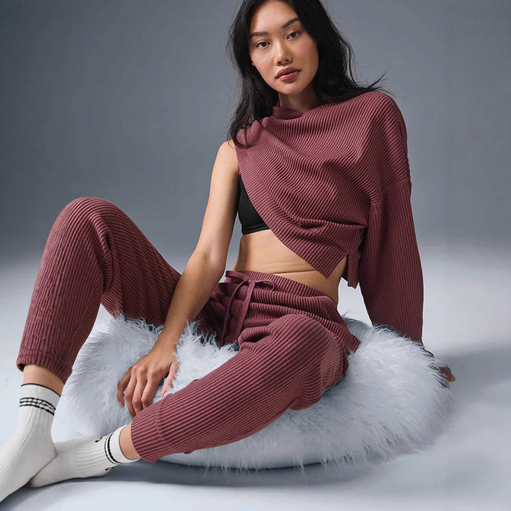 Damer Cropped Hoodie och avslappnad Joggingbyxor Set Mirla-Eva Jonsson
