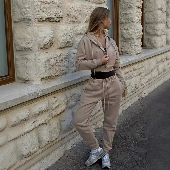 Damer Cropped Hoodie och bekväma Joggingbyxor Mirla-Eva Jonsson