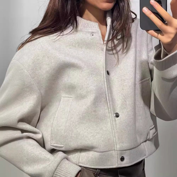 Damer Cropped Jacka med modern ståkrage och tryckknappsstängning Mirla-Eva Jonsson