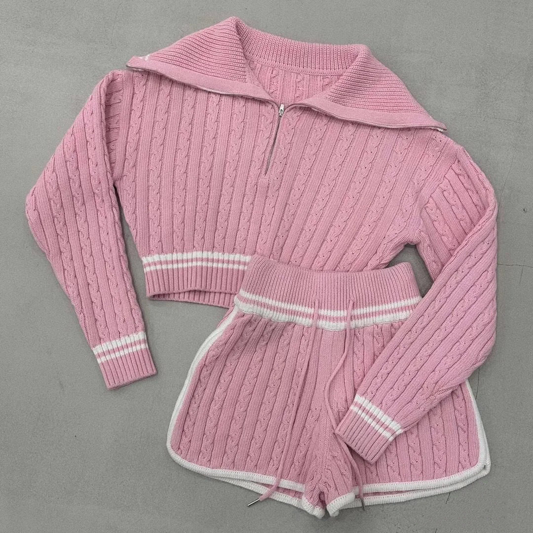 Damer Cropped Stickad Tröja med Hög Krage och Shorts i Set Mirla-Eva Jonsson