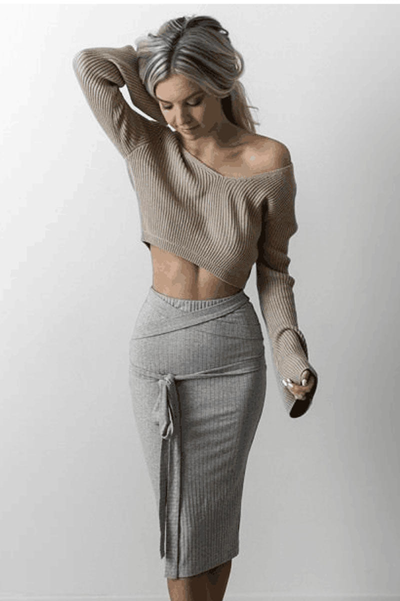 Damer Cropped Stickad tröja med asymmetrisk design och figurnära blyertskjol Mirla-Eva Jonsson
