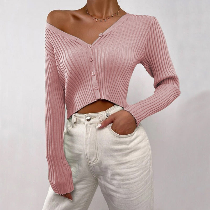 Damer Cropped Stickjacka med V-ringning och knappdetaljer Mirla-Eva Jonsson