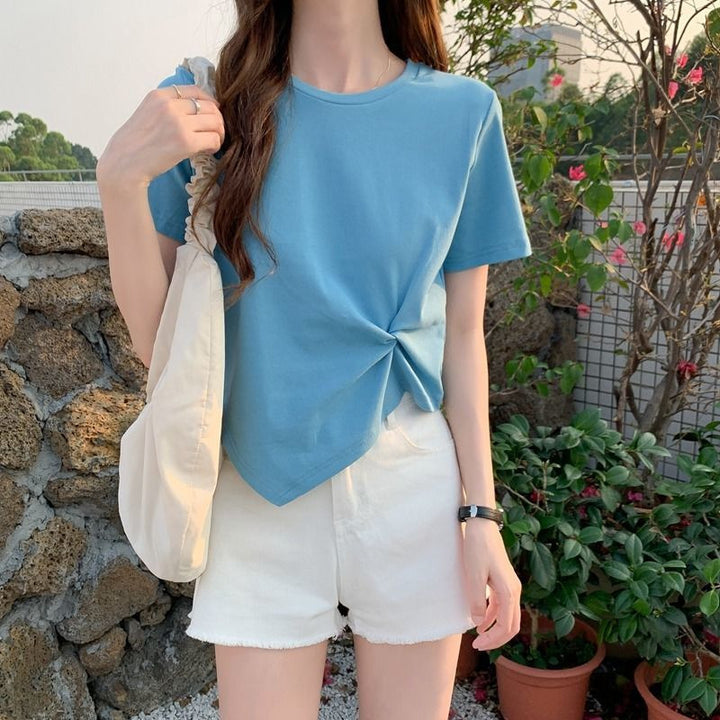 Damer Cropped T-shirt med dekorativ knutdesign och modern skärning-Eva Jonsson