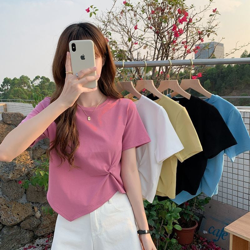 Damer Cropped T-shirt med dekorativ knutdesign och modern skärning-Eva Jonsson