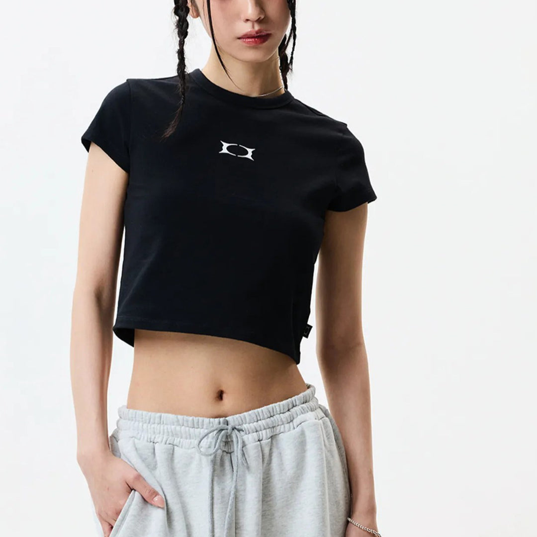 Damer Cropped T-shirt med iögonfallande grafiskt tryck Mirla-Eva Jonsson