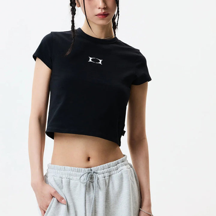 Damer Cropped T-shirt med iögonfallande grafiskt tryck Mirla-Eva Jonsson