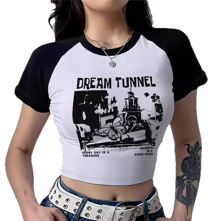 Damer Cropped T-shirt med iögonfallande tryckdesign Mirla-Eva Jonsson
