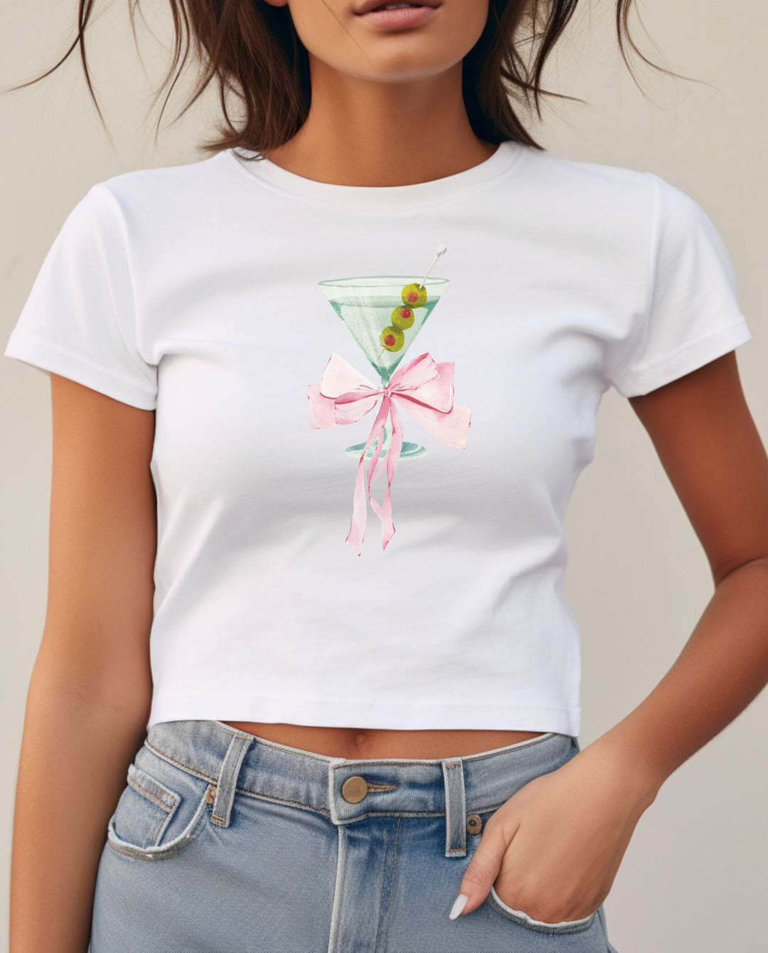Damer Cropped T-shirt med trendig cocktaildesign Mirla-Eva Jonsson