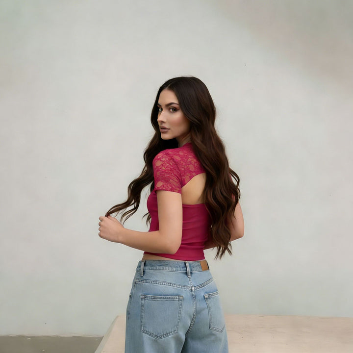 Damer Cropped Top med spetmust och figurnära snitt Mirla-Eva Jonsson