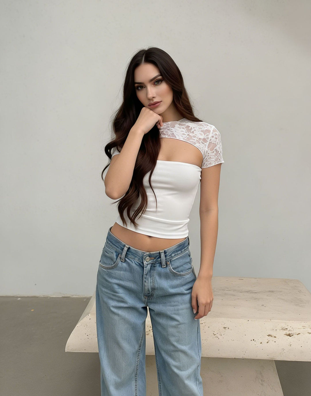 Damer Cropped Top med spetmust och figurnära snitt Mirla-Eva Jonsson