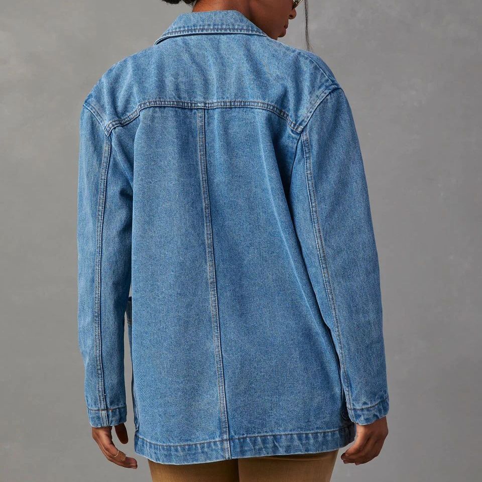 Damer Denim Blazer i Modern Oversized-design med Praktiska Fickor Mirla-Eva Jonsson