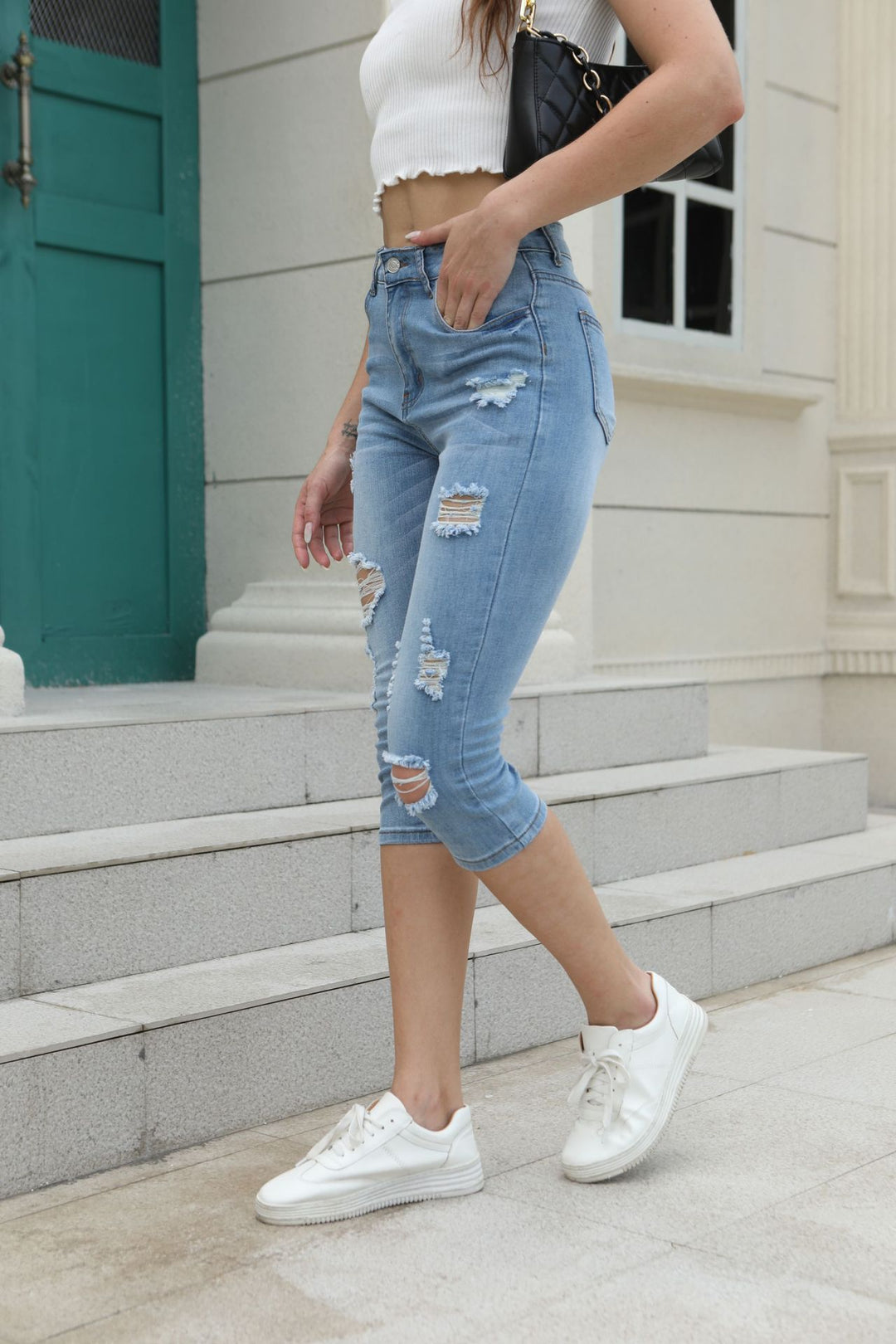 Damer Denim Capri-byxor med slitna detaljer och hög midja Mirla-Eva Jonsson