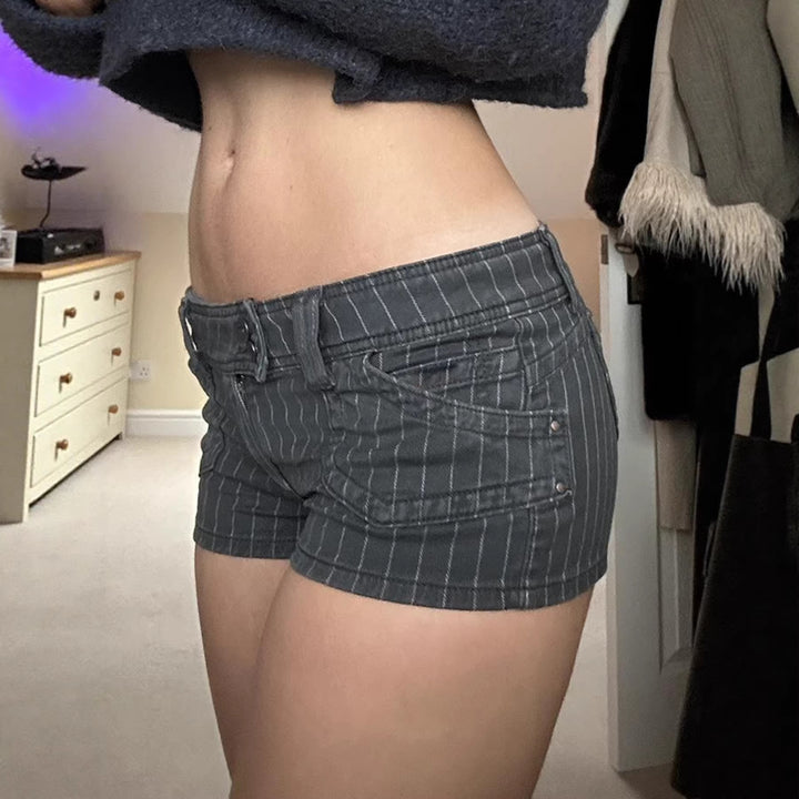 Damer Designer Denim-shorts med randigt mönster och figursydd passform Mirla-Eva Jonsson