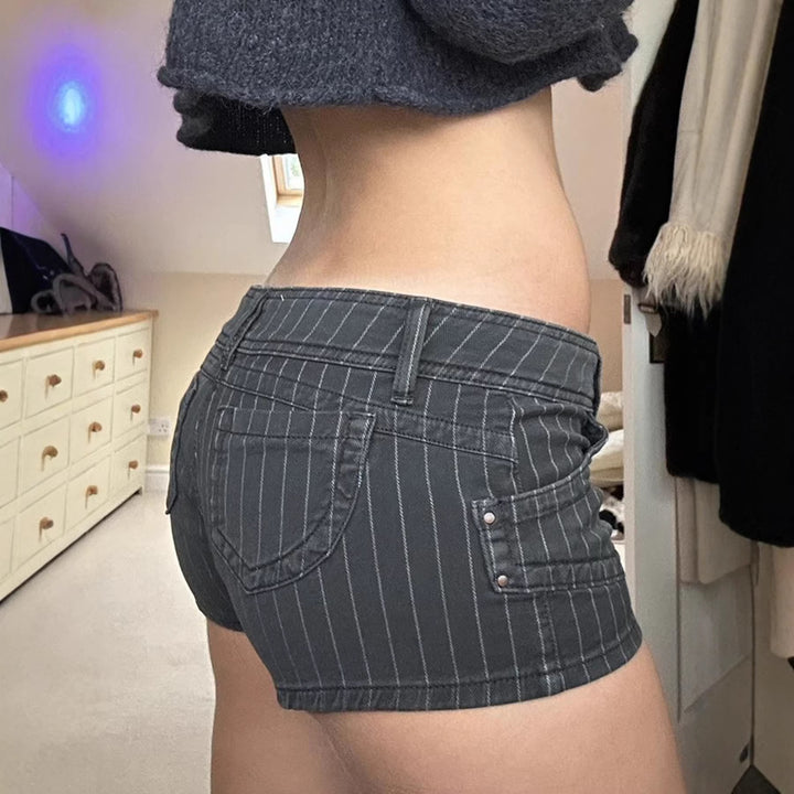 Damer Designer Denim-shorts med randigt mönster och figursydd passform Mirla-Eva Jonsson