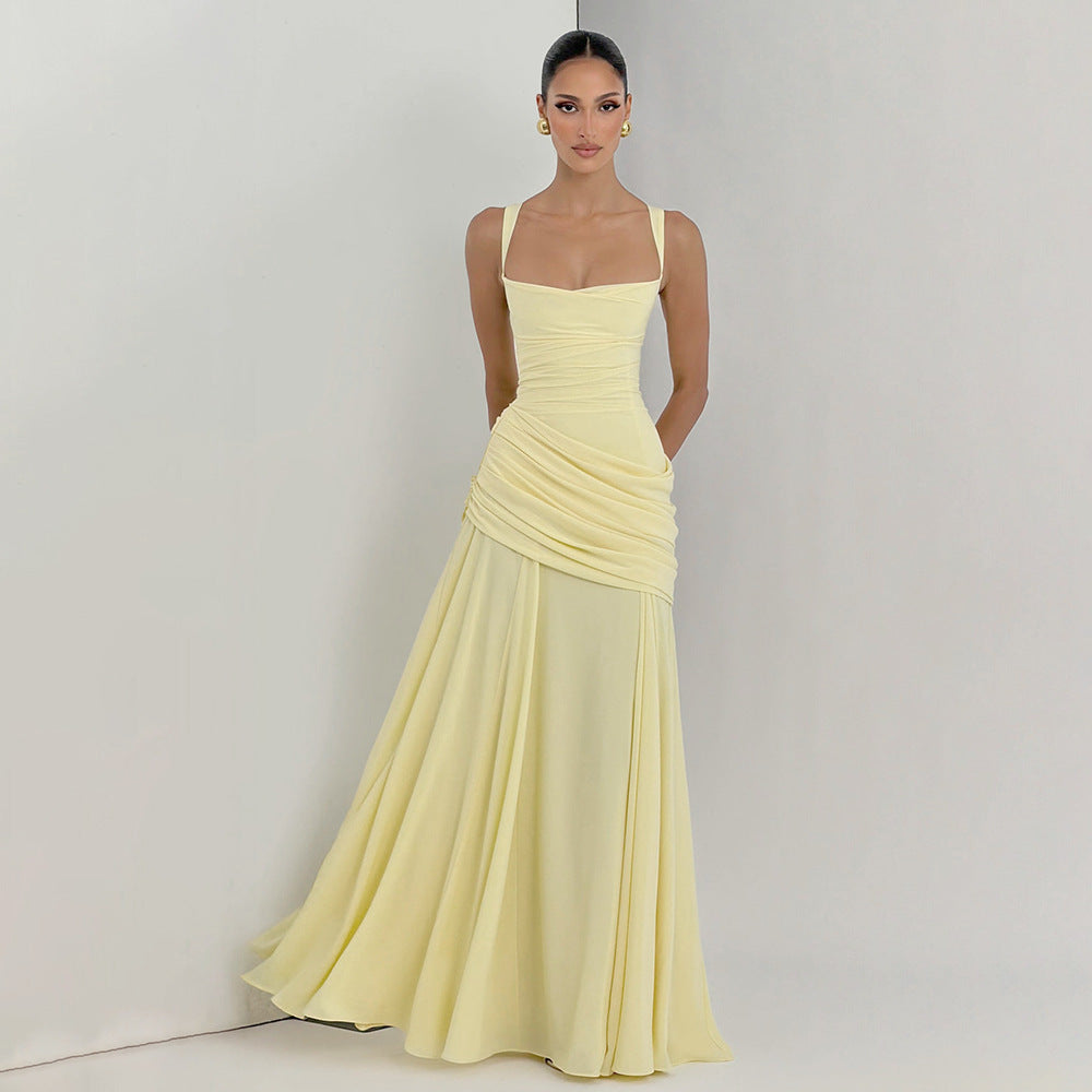 Damer Elegant Aftonklänning med Off-Shoulder-design och Flödande Kappa Mirla-Eva Jonsson