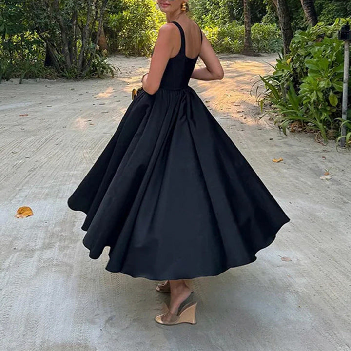 Damer Elegant Ballklänning med En Figurformad överdel och Mjuk, Svängande Kjol Mirla-Eva Jonsson