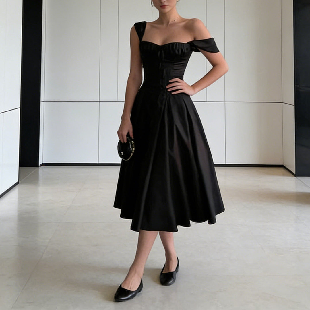 Damer Elegant Ballklänning med rynkor och axelbandslös överdel Mirla-Eva Jonsson