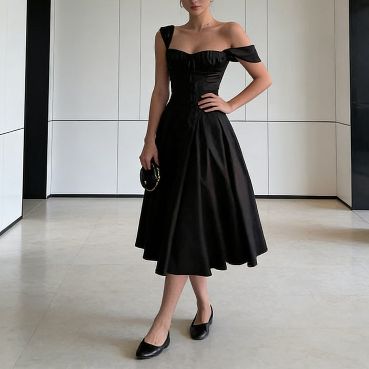 Damer Elegant Ballklänning med rynkor och axelbandslös överdel Mirla-Eva Jonsson