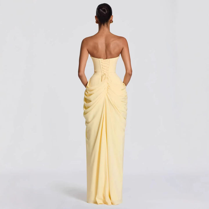 Damer Elegant Bandeau Aftonklänning med Rynkor och Benöppning Mirla-Eva Jonsson