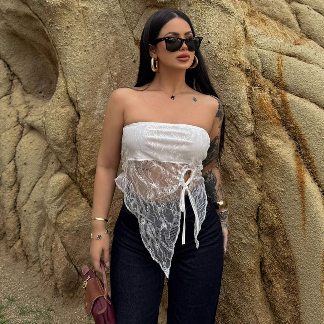 Damer Elegant Bandeau-top med sofistikerat spetsöverdrag och lekfull knut Mirla-Eva Jonsson