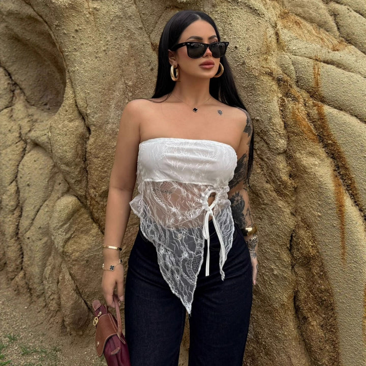 Damer Elegant Bandeau-top med sofistikerat spetsöverdrag och lekfull knut Mirla-Eva Jonsson