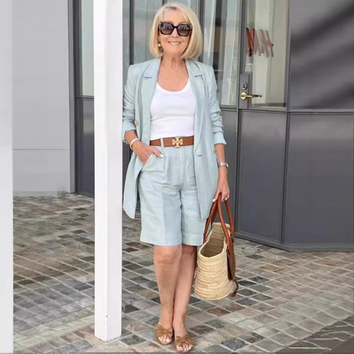 Damer Elegant Blazer-Shorts-Ensemble med Modernt Knappt detaljer och Högkvalitativt Material Mirla-Eva Jonsson