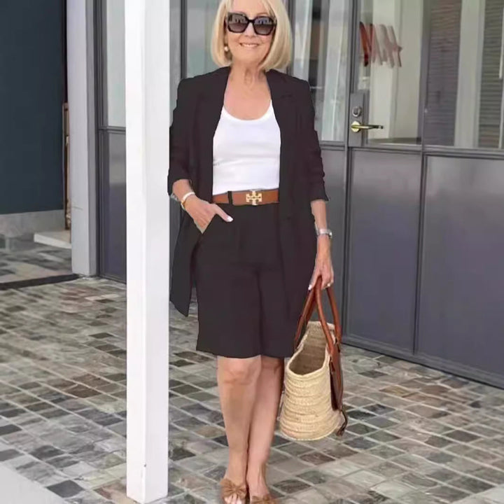 Damer Elegant Blazer-Shorts-Ensemble med Modernt Knappt detaljer och Högkvalitativt Material Mirla-Eva Jonsson
