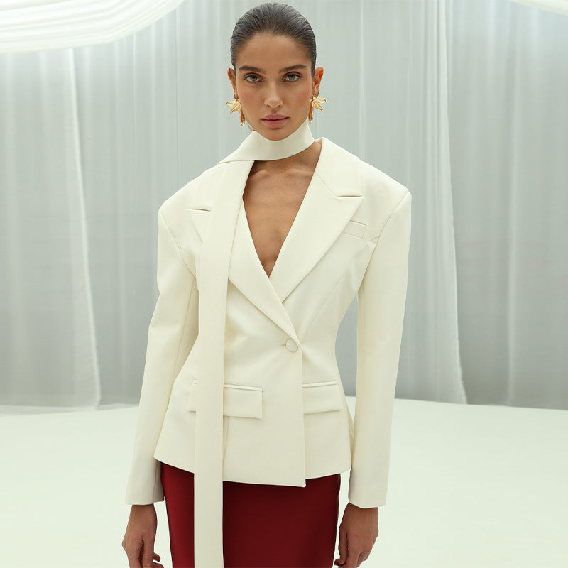 Damer Elegant Blazer med asymmetrisk slips och djup halsringning Mirla-Eva Jonsson
